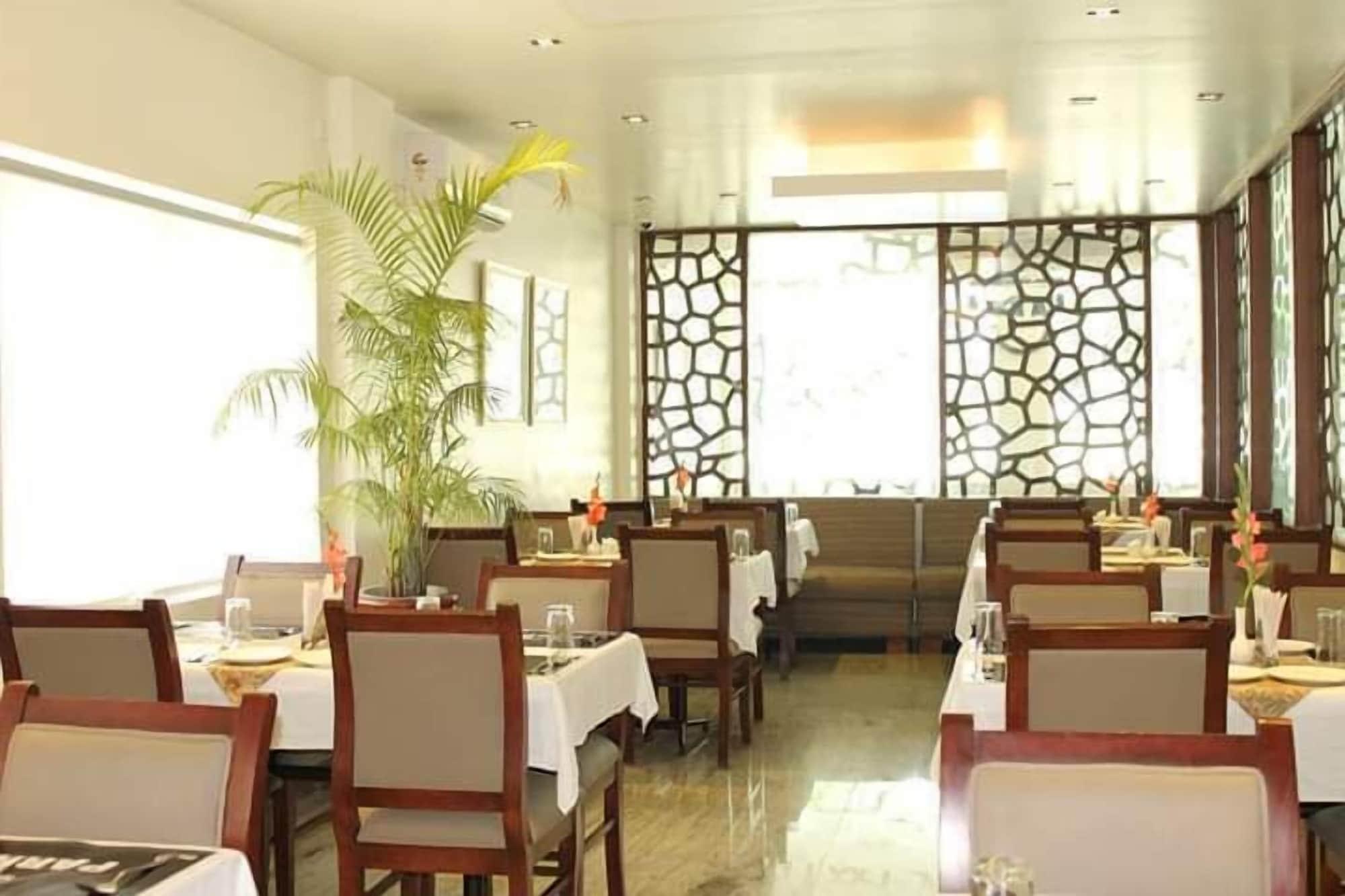 Hotel White Parrot Mysore Eksteriør bilde